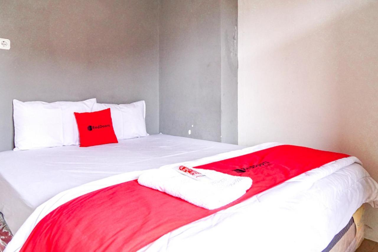 Reddoorz @ Citraland Surabaya Hotel Exterior photo