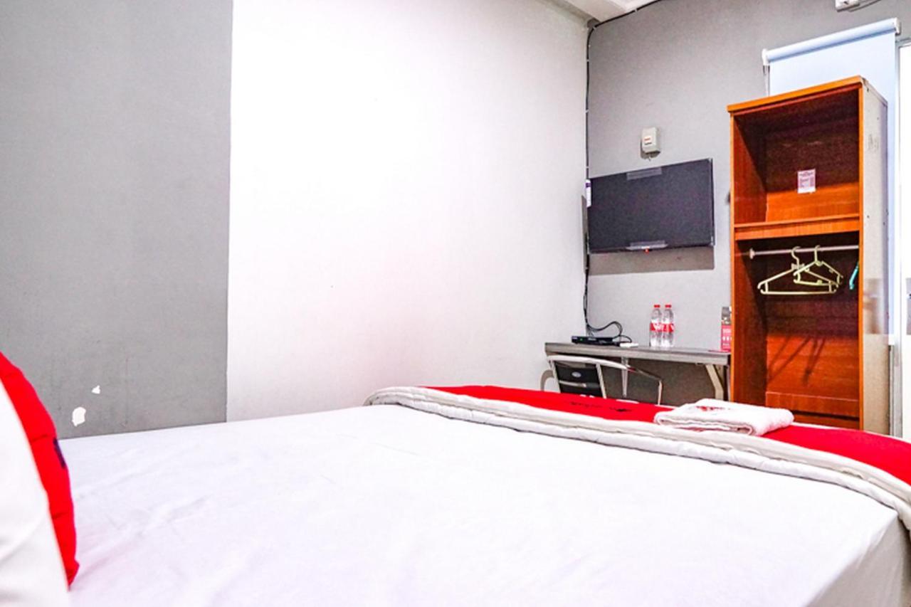 Reddoorz @ Citraland Surabaya Hotel Exterior photo